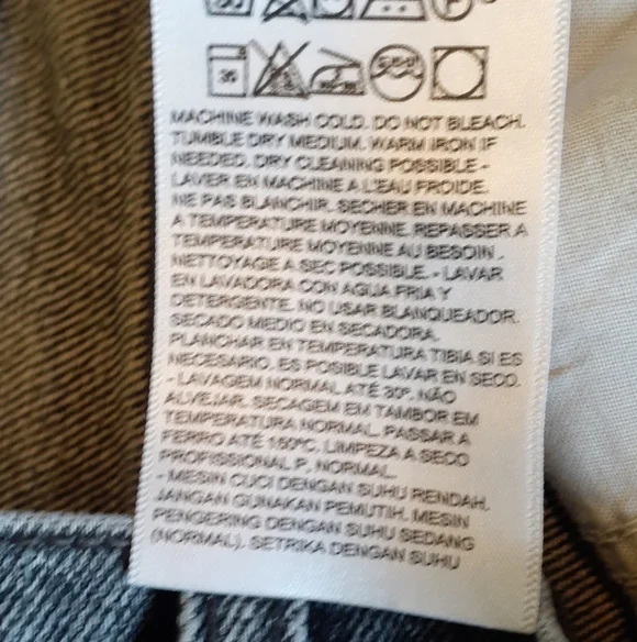 Levi,s Wedgie Straight Jeans. Size 24. Gray. - Picture 8 of 8